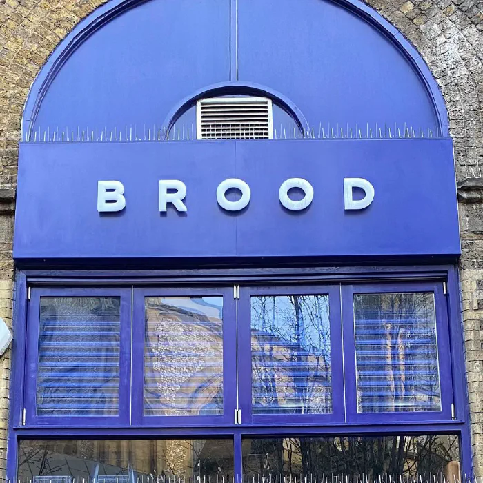 Brood signage, photo 3