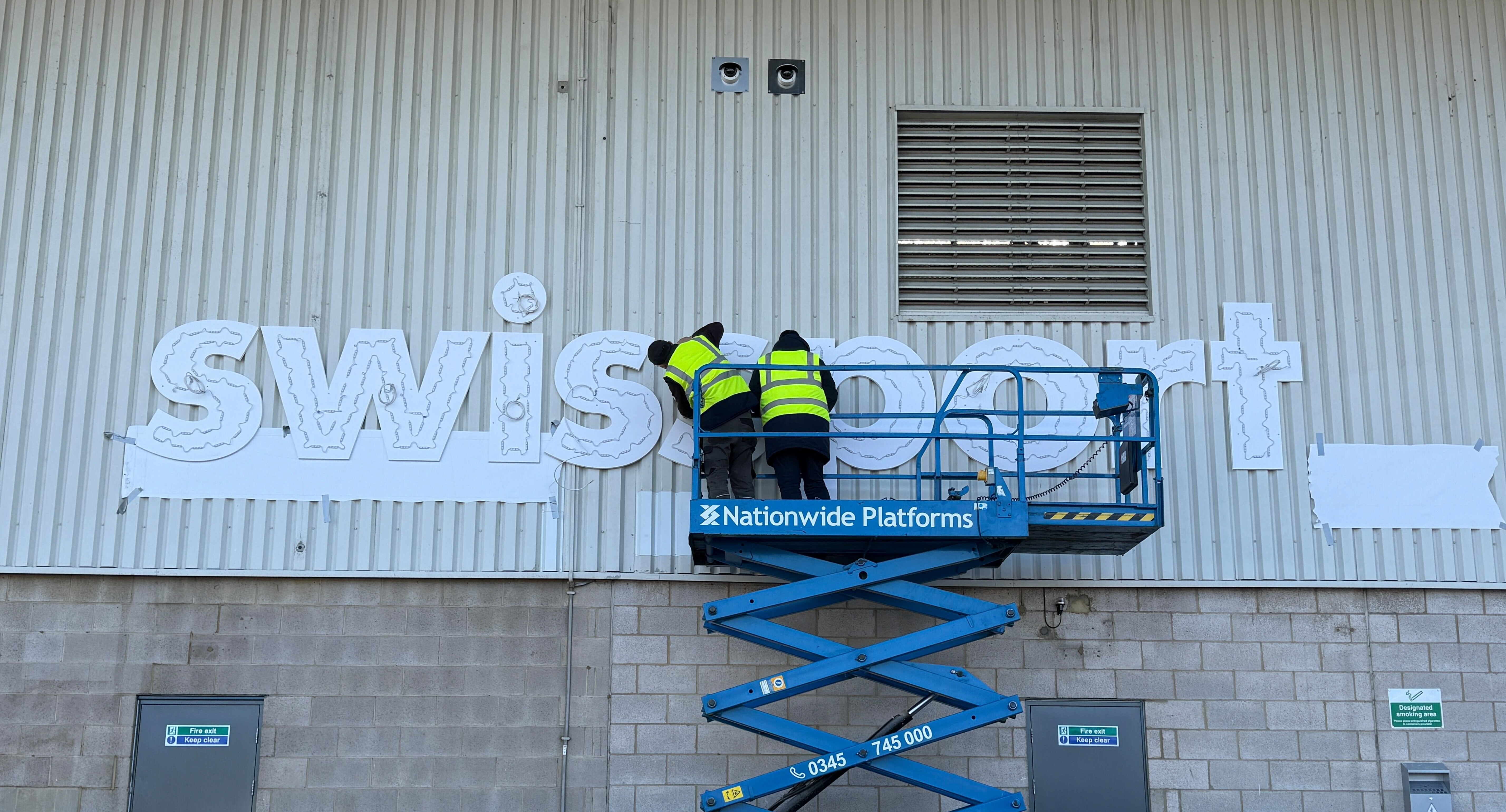 Sign Fitters Sign Installation - The SignMakers